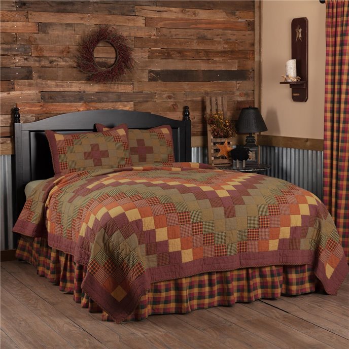 Heritage Farms King Quilt Set; 1-Quilt 105Wx95L w/2 Shams 21x37 Thumbnail