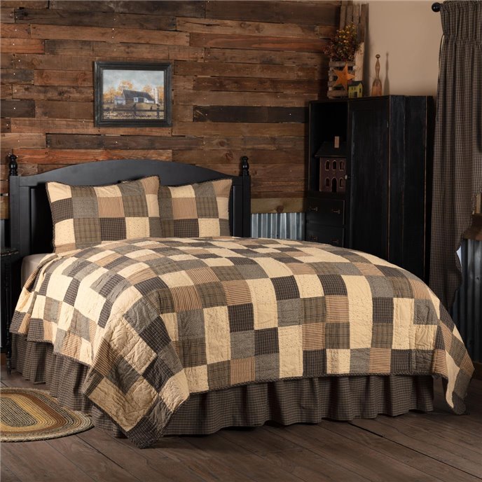 Kettle Grove King Quilt Set; 1-Quilt 110Wx97L w/2 Shams 21x37 Thumbnail